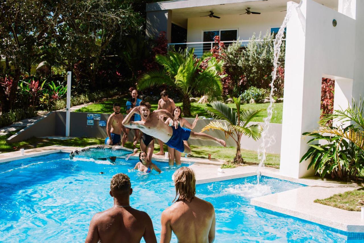 Aves Hotel Montezuma Exterior photo