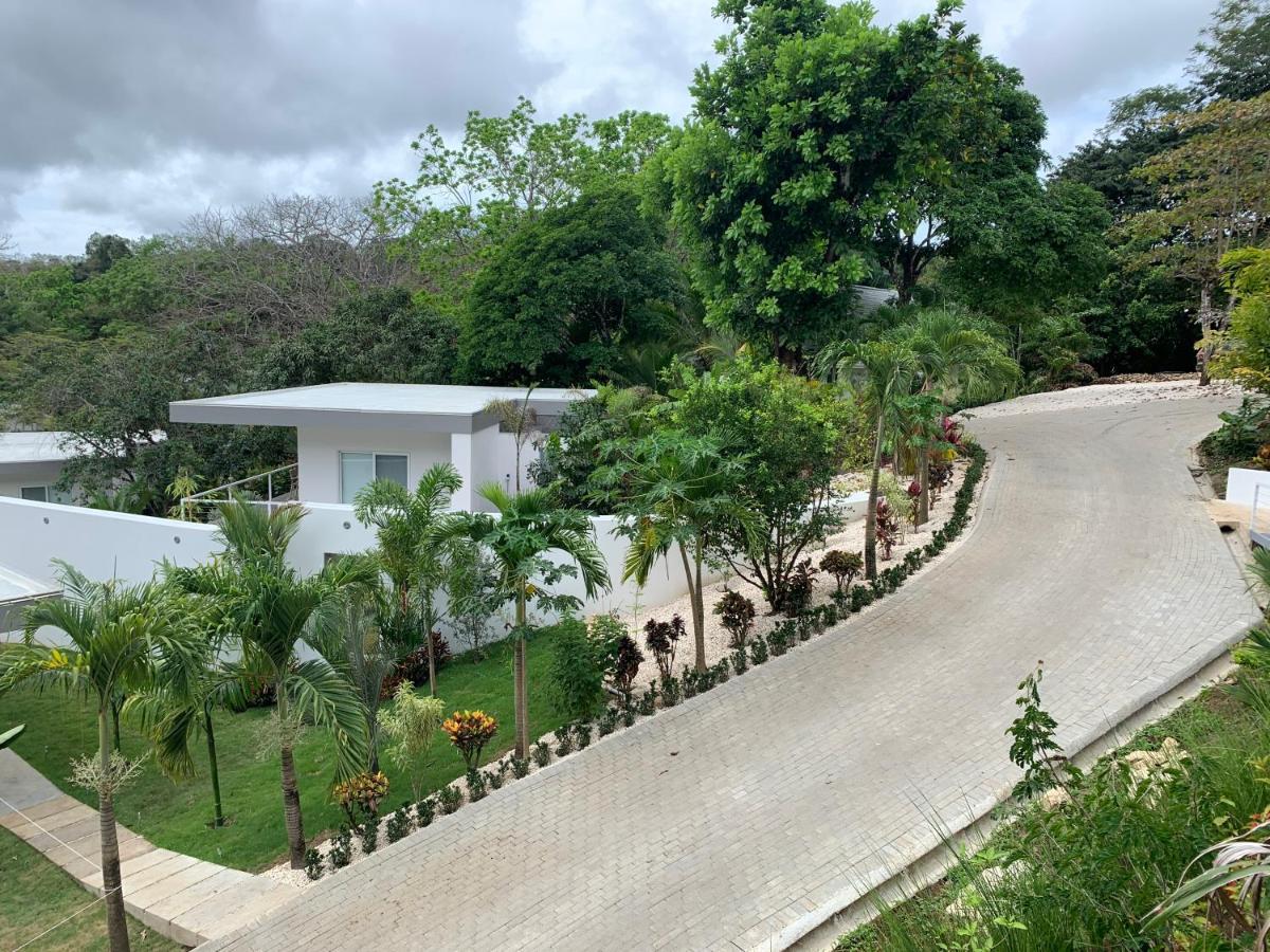 Aves Hotel Montezuma Exterior photo